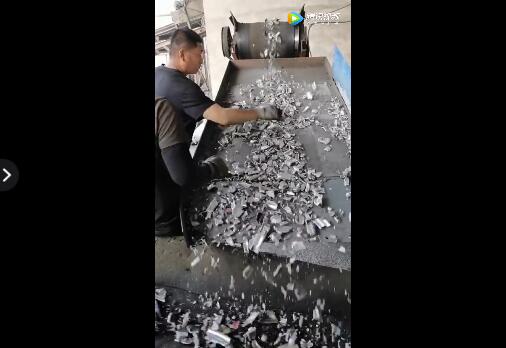 生铝撕碎机设备生产现场作业视频