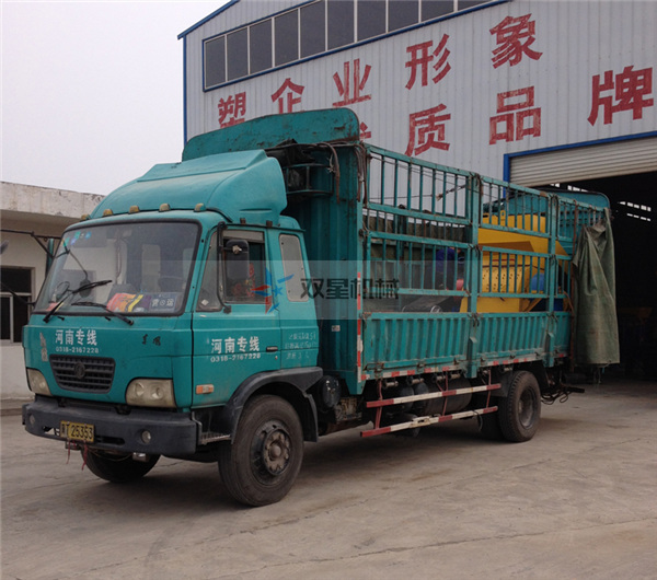 <a href='https://www.sxssj08.com/1/101.html' target='_blank'><span>易拉罐撕碎机</span></a>设备发货现场