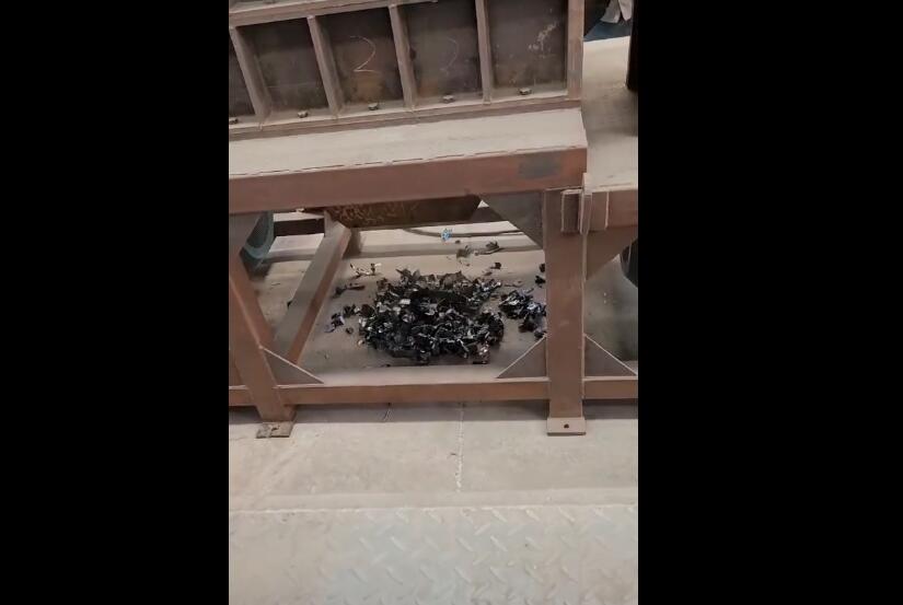 金属撕碎机厂家撕碎处理油桶油漆桶铁皮料现场视频
