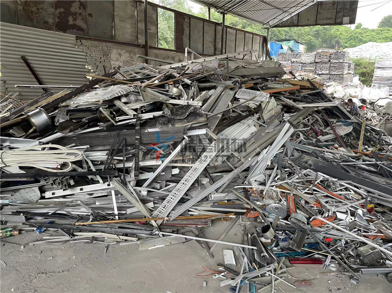 废钢、汽车壳、彩钢瓦：金属撕碎机产量与原料的关系